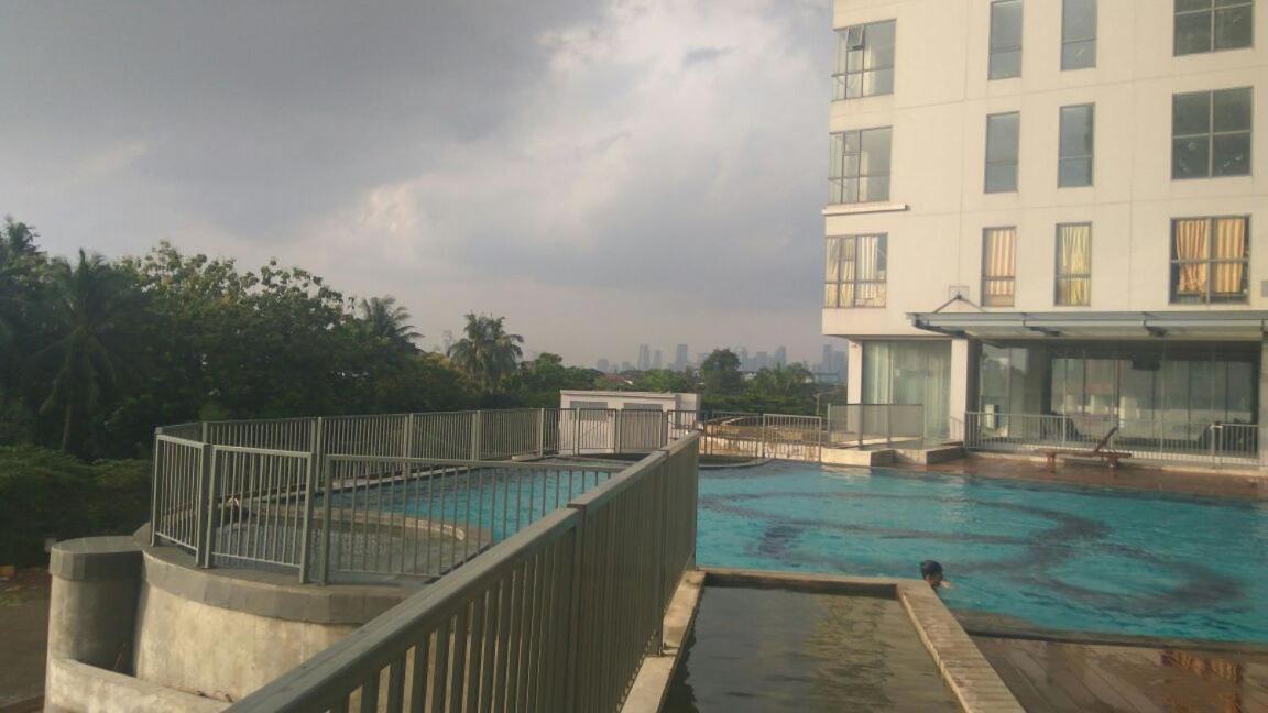 2 Bedrooms - Royal Olive Apartment - Pejaten South Of Jakarta Exterior photo